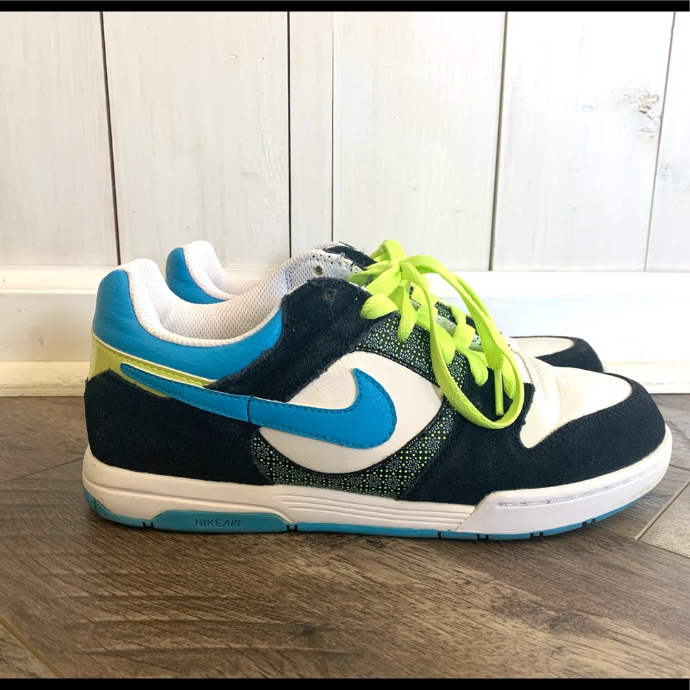 Nike women’s sneakers